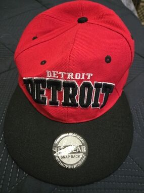 90's Detroit Embroidered Snapback Cap - Red & Black #394